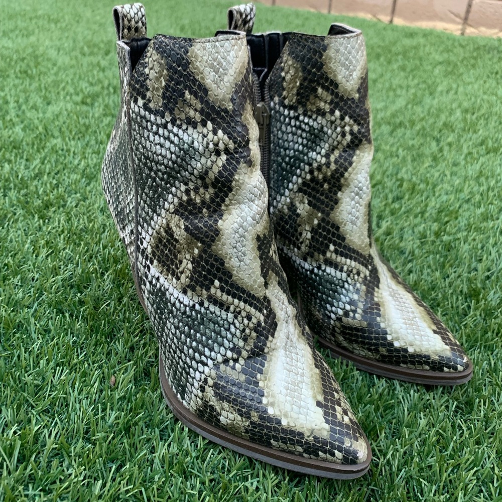 Guess Women's Snake Western Boots Size 7 M